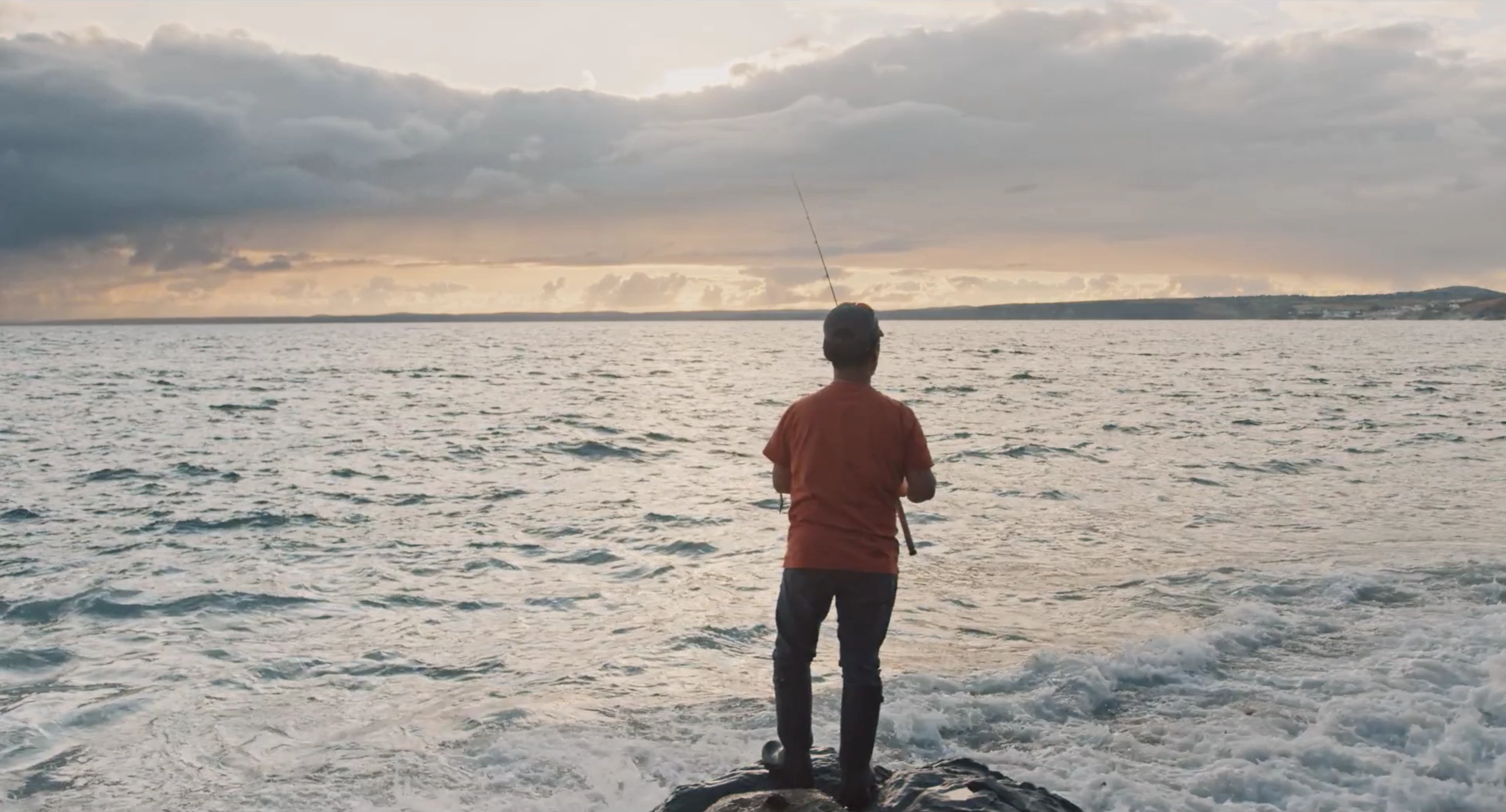 Tanagokoro — Fishing from rocks above the surf