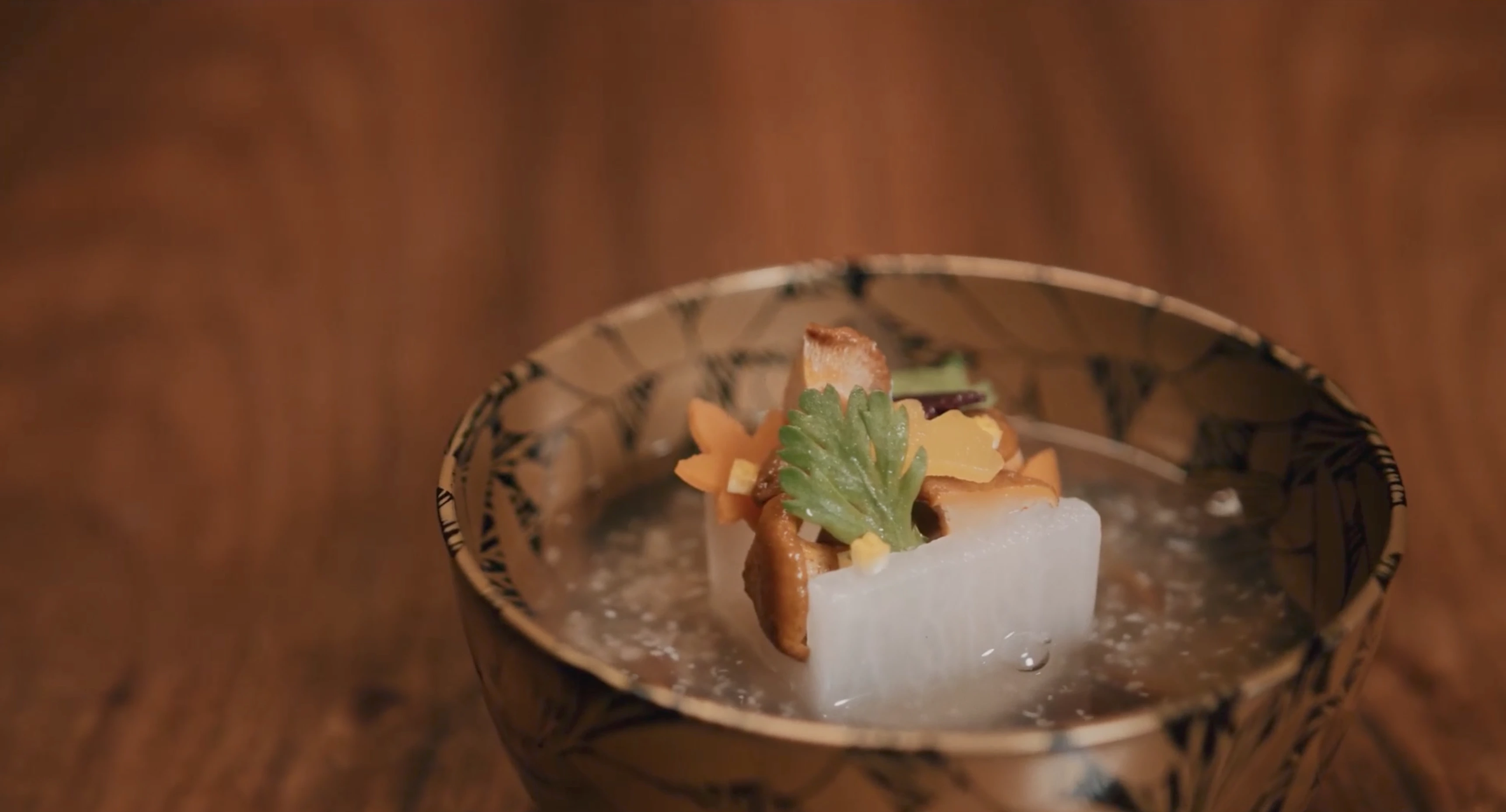 Tanagokoro — A carefully presented dish in a glass bowl