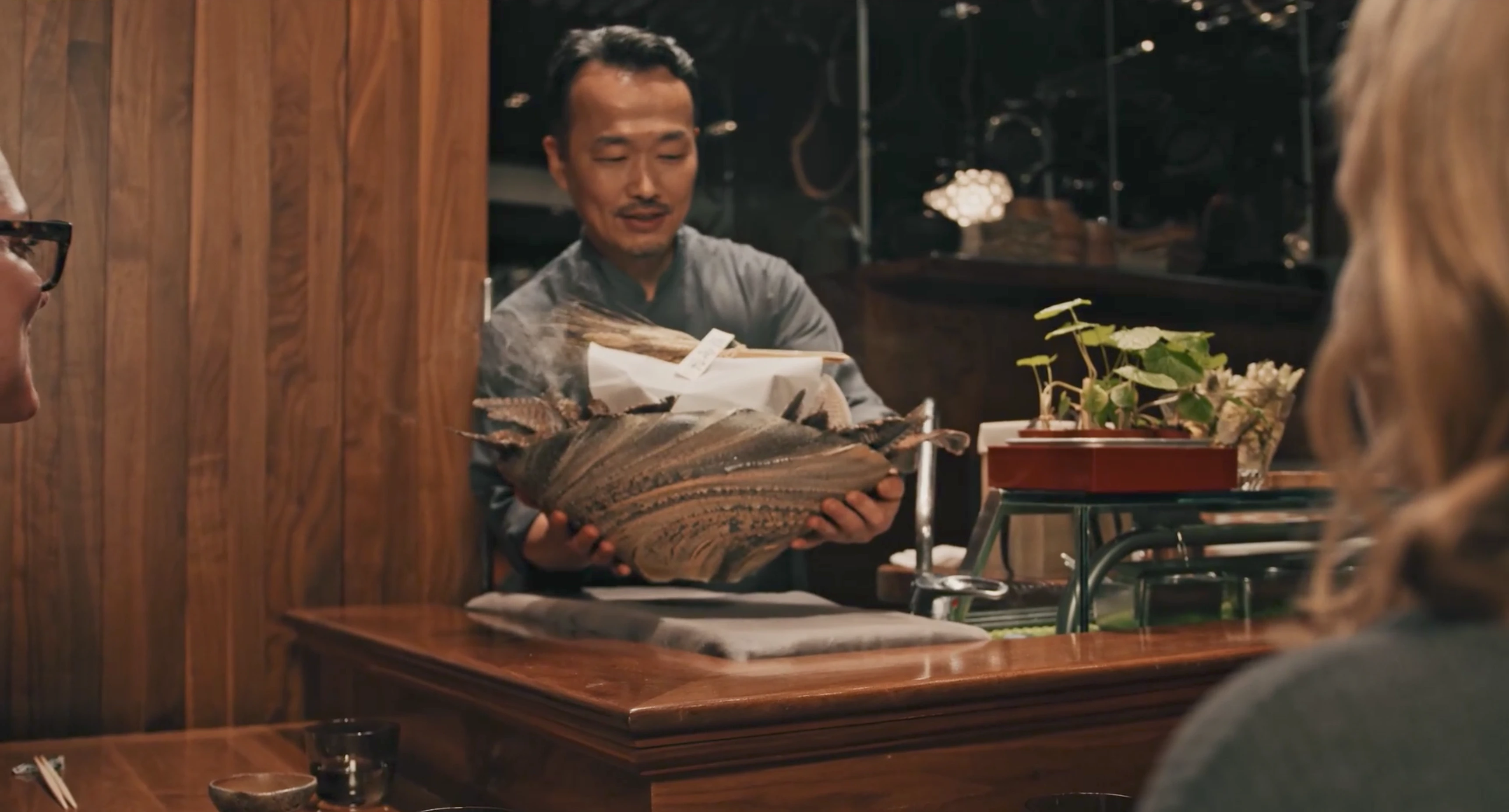 Tanagokoro — Yoshinori Ishii presenting a dish to guests