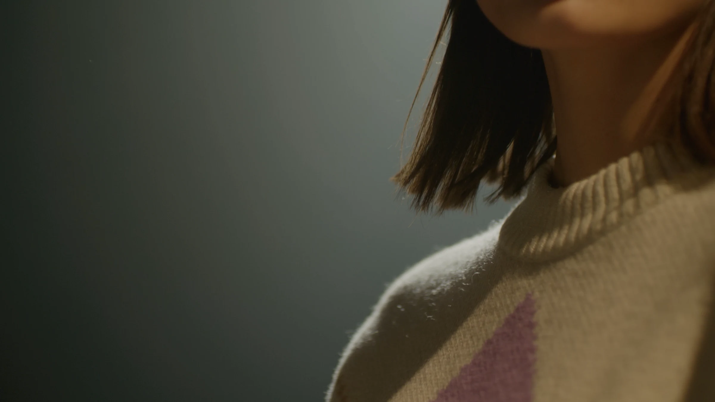 Soft knitwear and a pink geometric detail