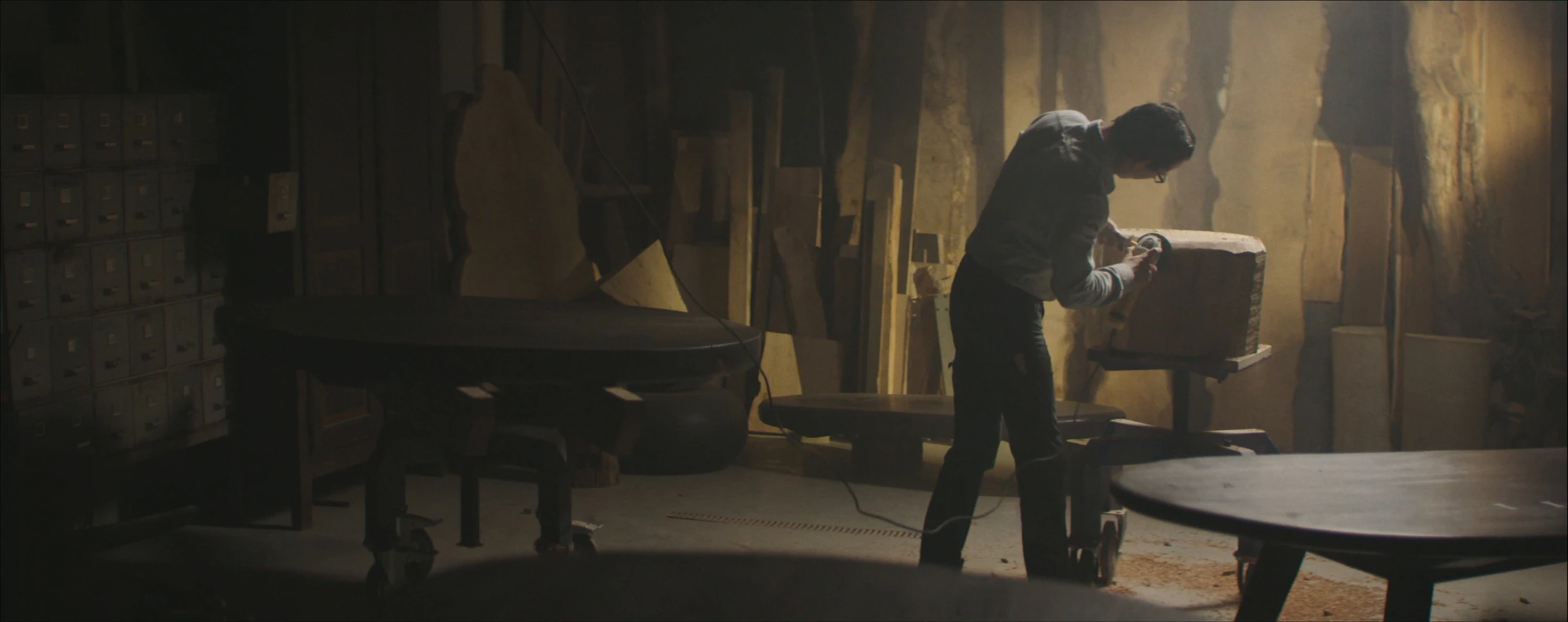 Wim Pues carrying a wooden piece